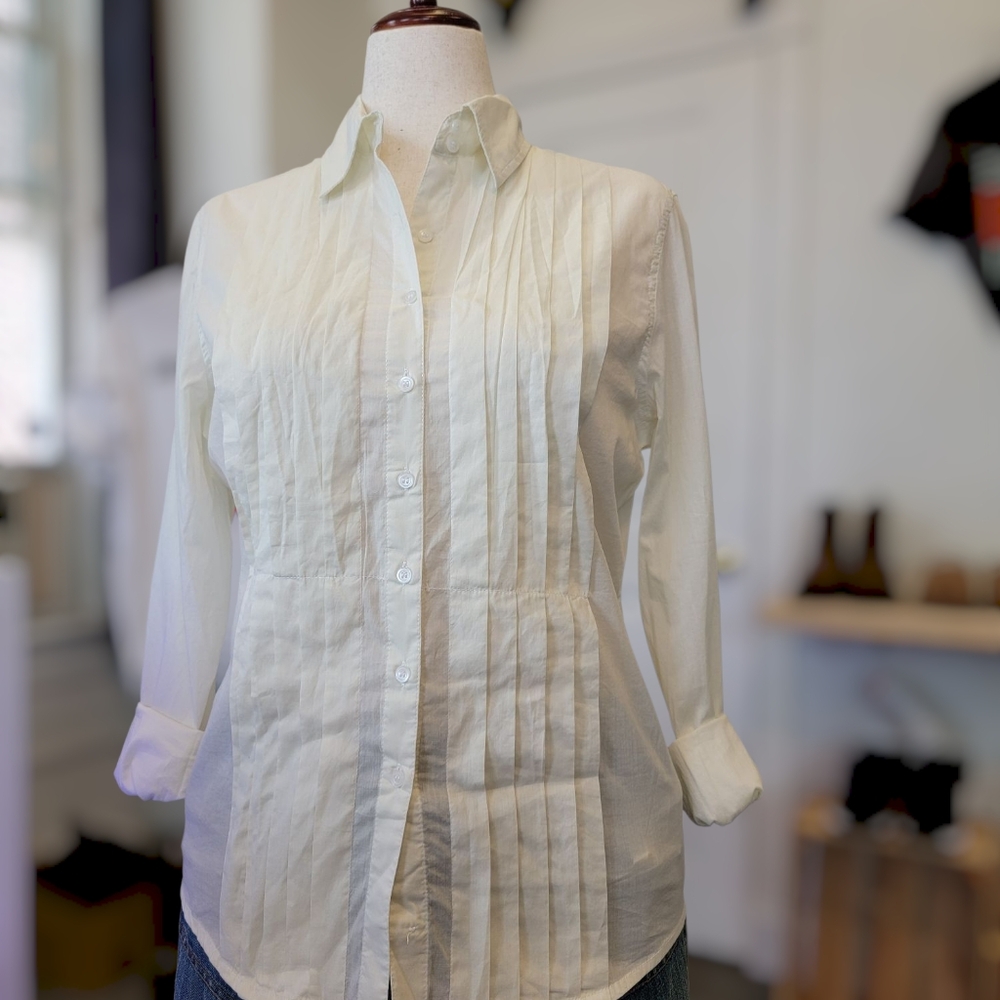 Front lined with Stylish 1/2" Pleats Women Soft Cotton Shirt Size M
